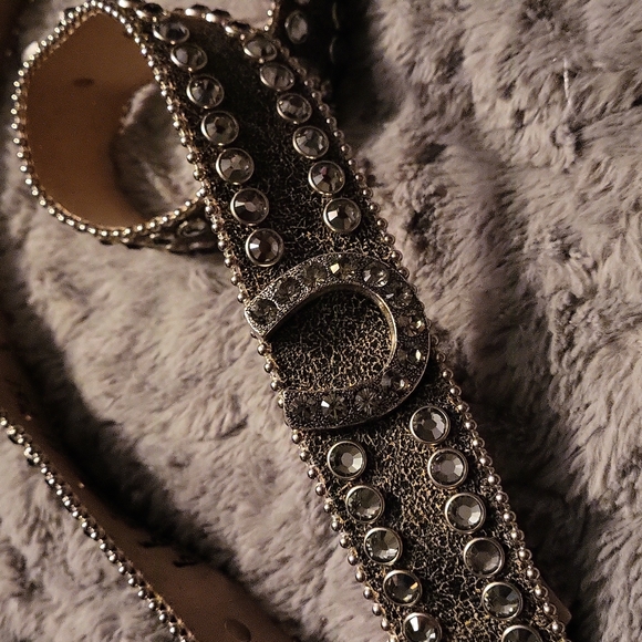 B.B. Simon with Swarovski crystals horseshoe belt. BNWT. - Picture 2 of 6